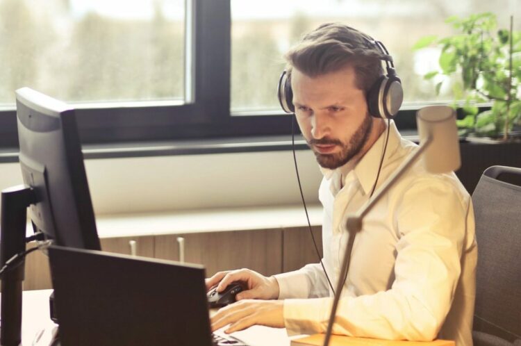 pexels-andrea-piacquadio-845451